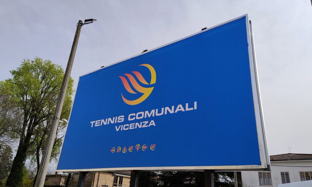 insegna; tennis